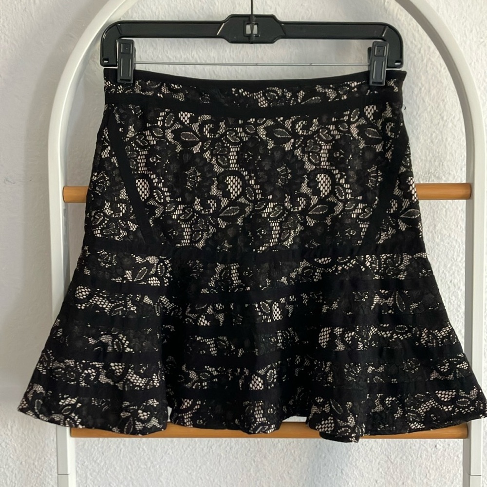 Parker black lace mini skirt w beige underlay size 6
